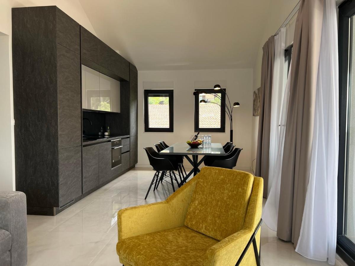 Beachfront House Olbia With Private Parking Trogir Exterior foto